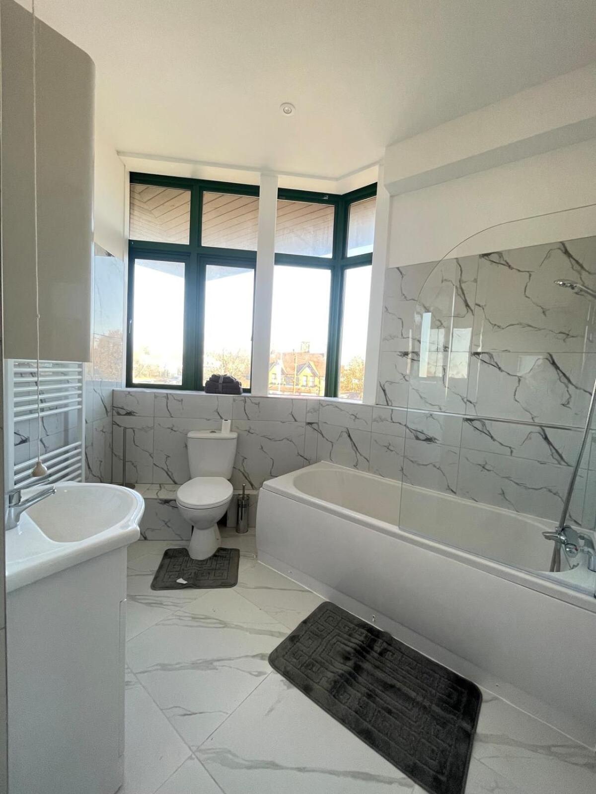 1 Bedroom Apartment - Flitwick - Contractor Friendly - Tourist Ready - Full Kitchen - Wifi - Smart Tv - Sofa Bed - Free Parking - Ideal For Short Or Long Stays ภายนอก รูปภาพ