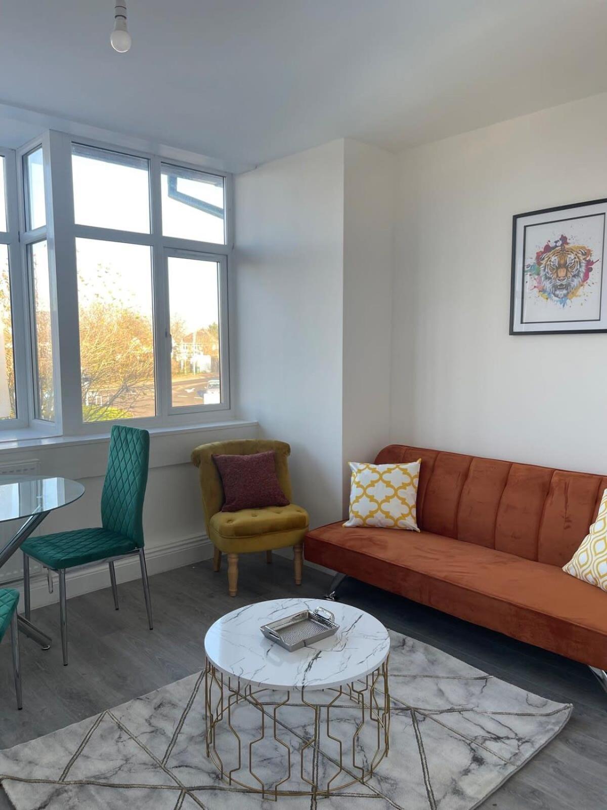 1 Bedroom Apartment - Flitwick - Contractor Friendly - Tourist Ready - Full Kitchen - Wifi - Smart Tv - Sofa Bed - Free Parking - Ideal For Short Or Long Stays ภายนอก รูปภาพ